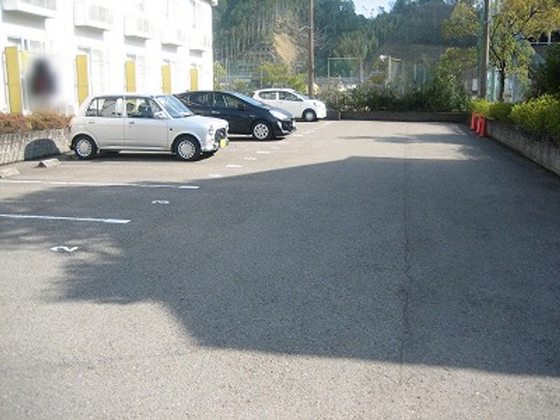 レオパレス舞 駐車場