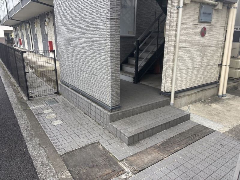 レオパレスエスポワール新宿町 エントランス
