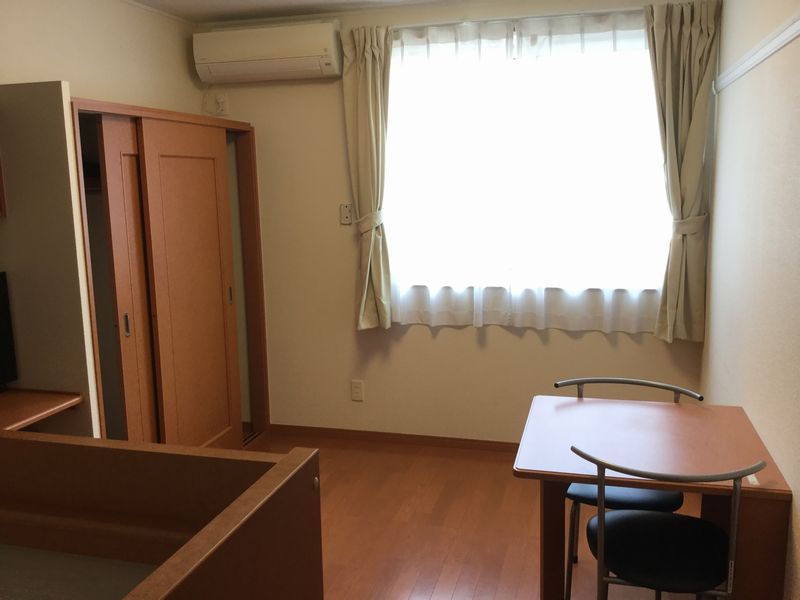 レオパレス日吉 居間