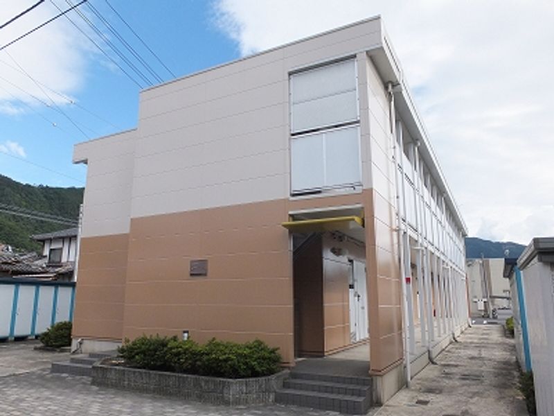 レオパレスひまわり エントランス