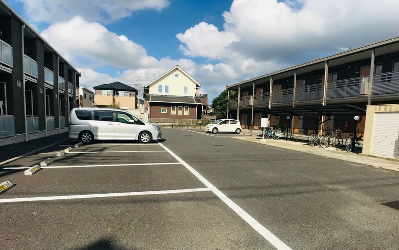 レオネクストリンクス　和 駐車場