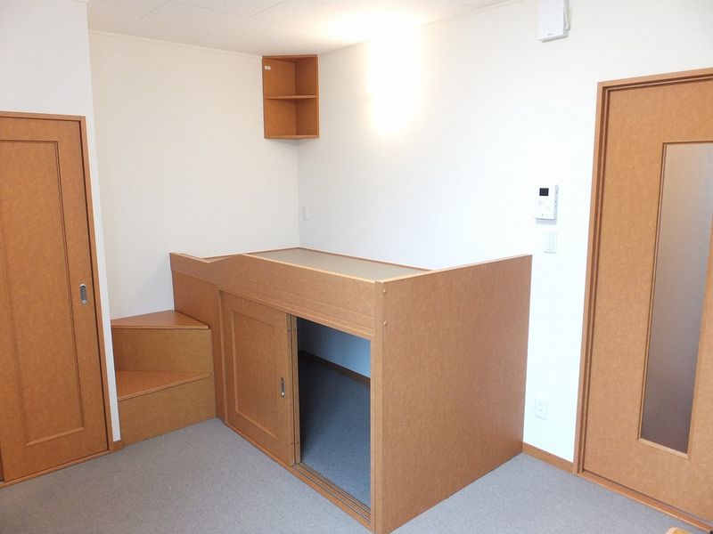 レオパレスパワーハウス 居間
