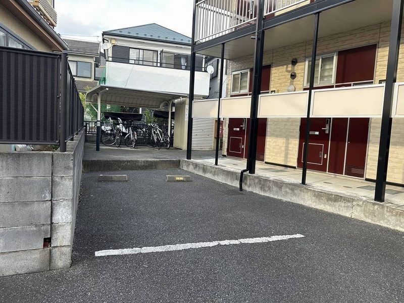 レオパレスｃｈｉｙｏ 駐車場