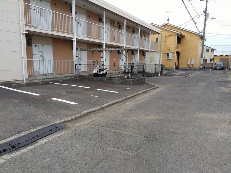レオパレスＨ・Ｙ・Ⅲ 駐車場