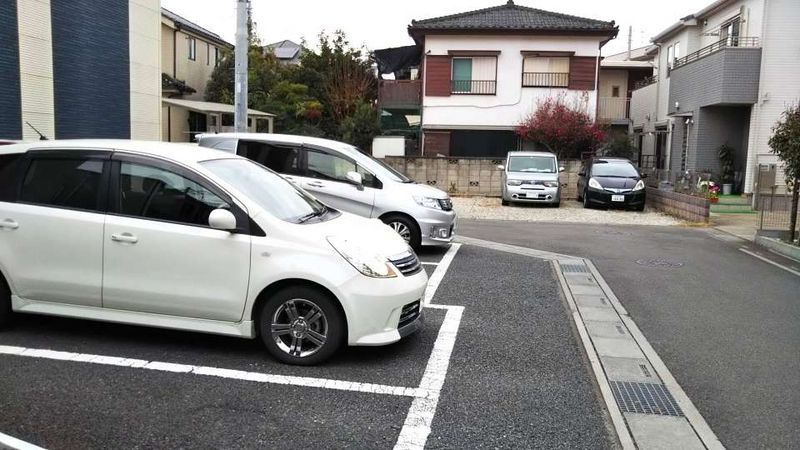 レオネクスト新町 駐車場