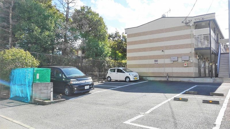 レオパレスウィンド 駐車場
