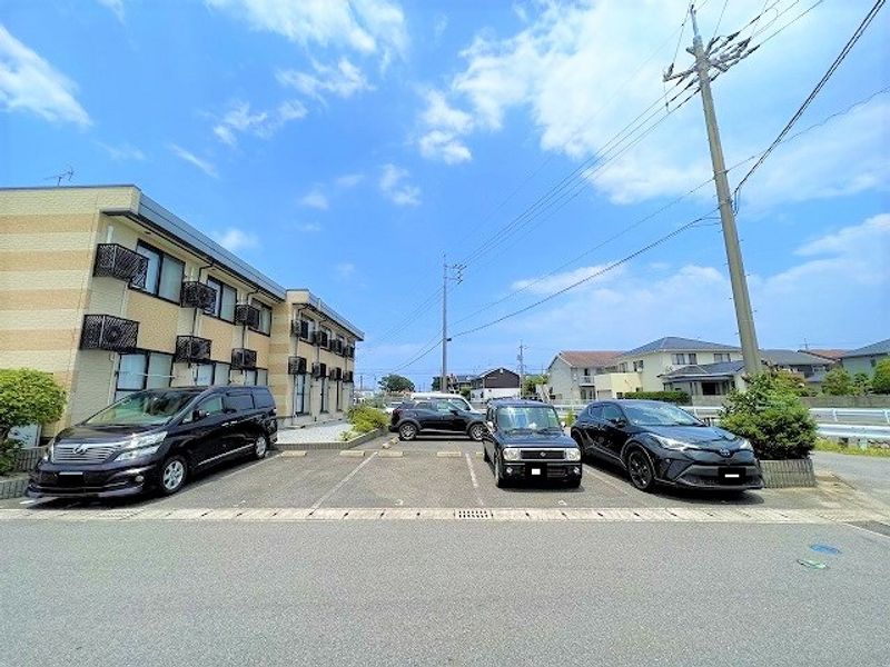 レオパレスアンソレーユ 駐車場