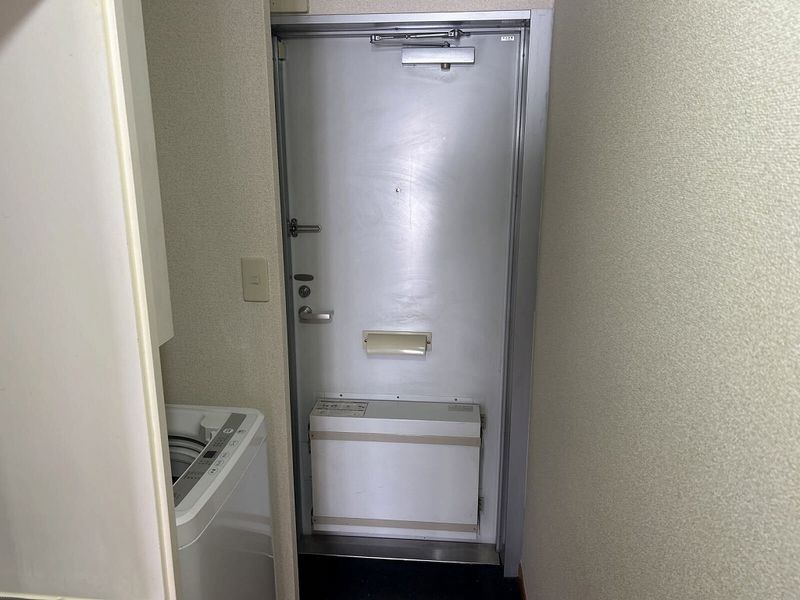 レオパレスエターナル 玄関