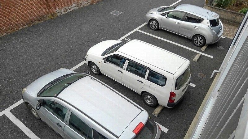 レオパレスフラッド・ゲイト 駐車場
