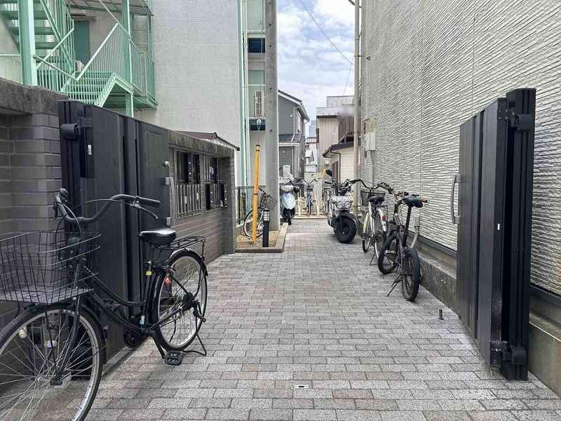 レオパレス神無月 エントランス