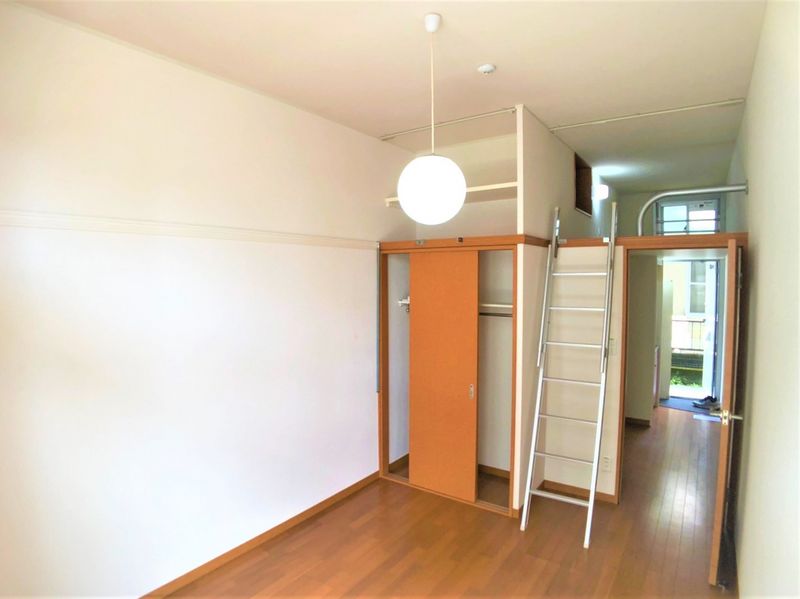 レオパレスシエスタ西郷屋敷 居間
