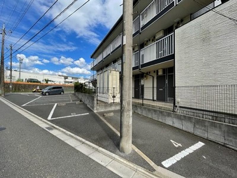 レオパレスカナスギ 駐車場