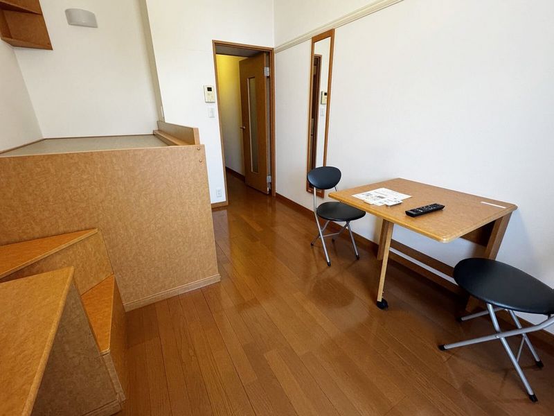 レオパレス西京 居間