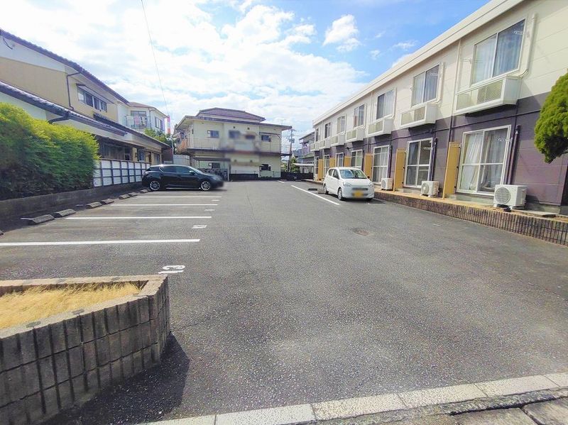 レオパレスポット　マム 駐車場