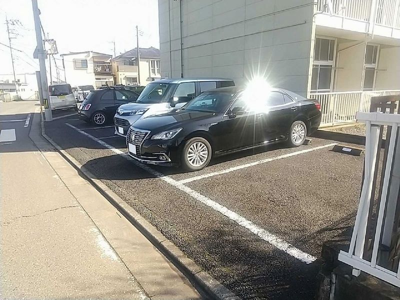 レオパレスドミール 駐車場
