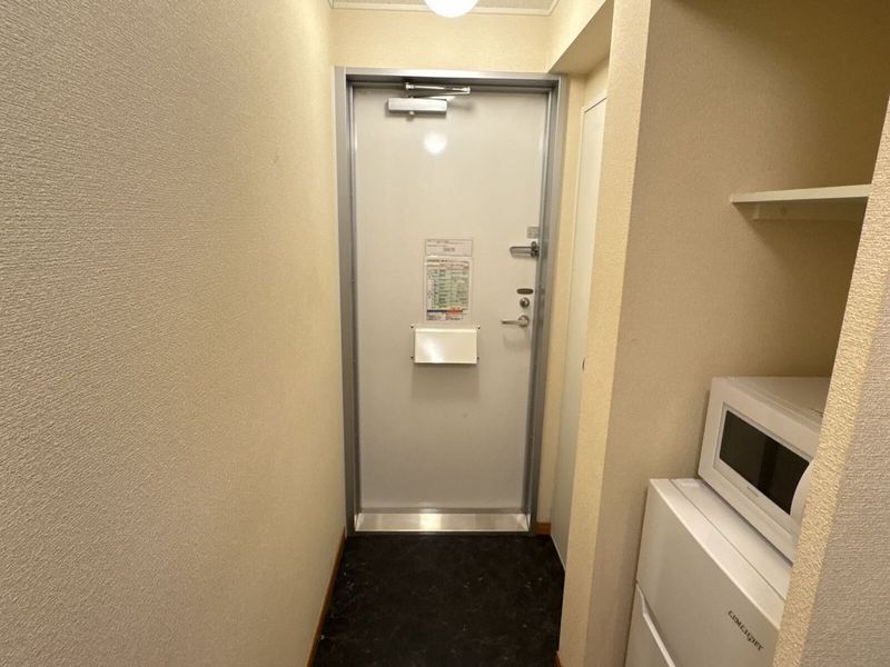 レオパレスアバンセ 玄関