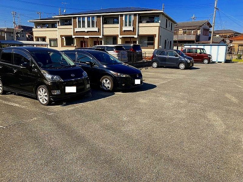 レオパレス尾上 駐車場