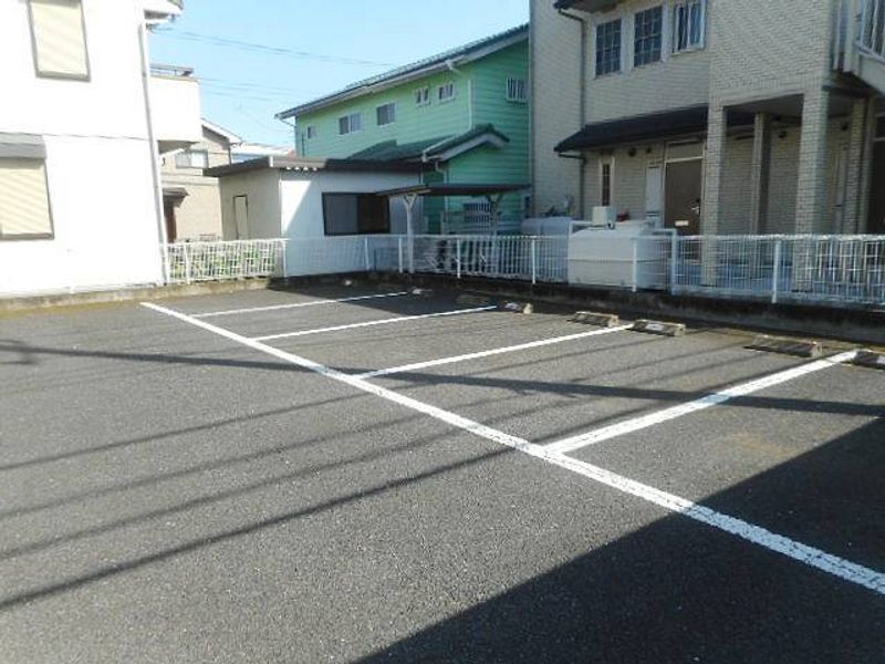 レオパレス自治医大 駐車場