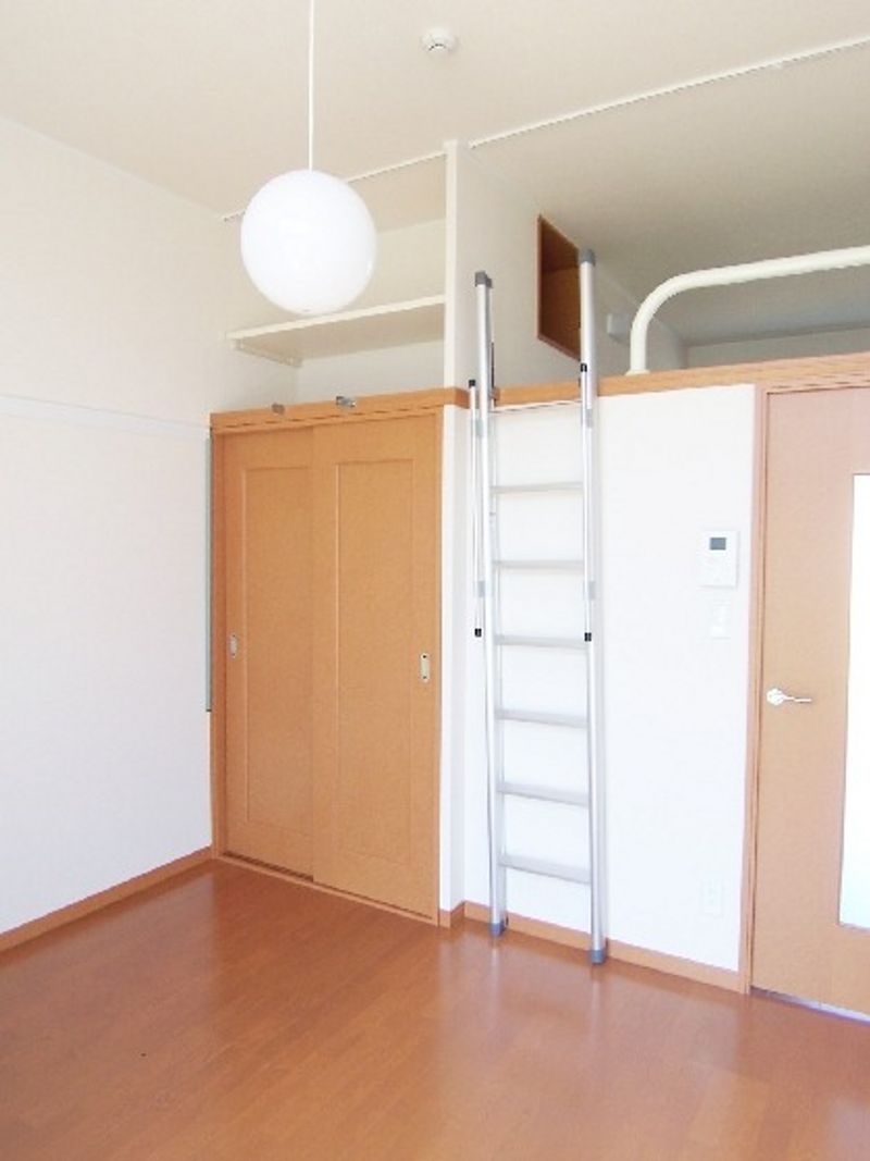 レオパレスコスモス 居間