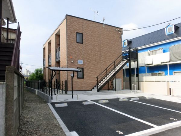 Bên ngoài LEONEXT Famille Tsutsujigaoka