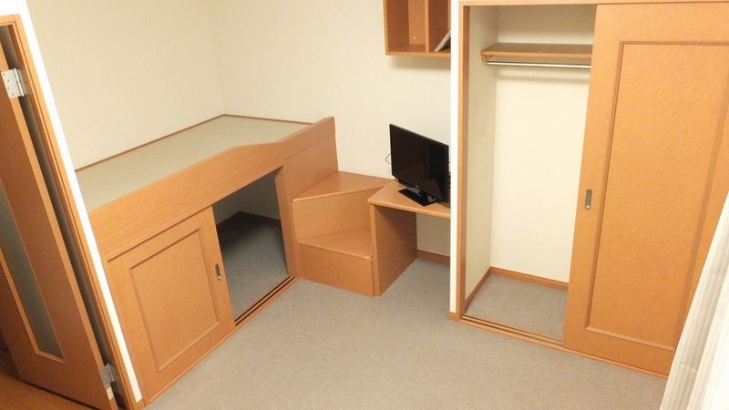 レオパレス本町 居間