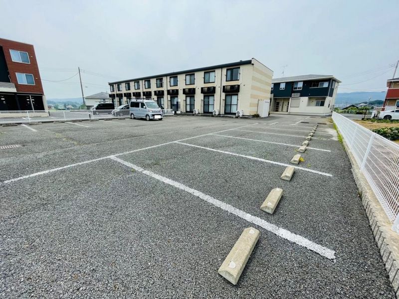 レオパレスサニーヒル 駐車場