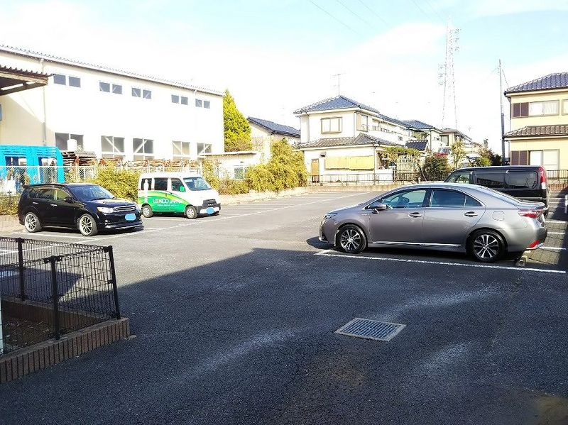 レオパレスおだまき 駐車場