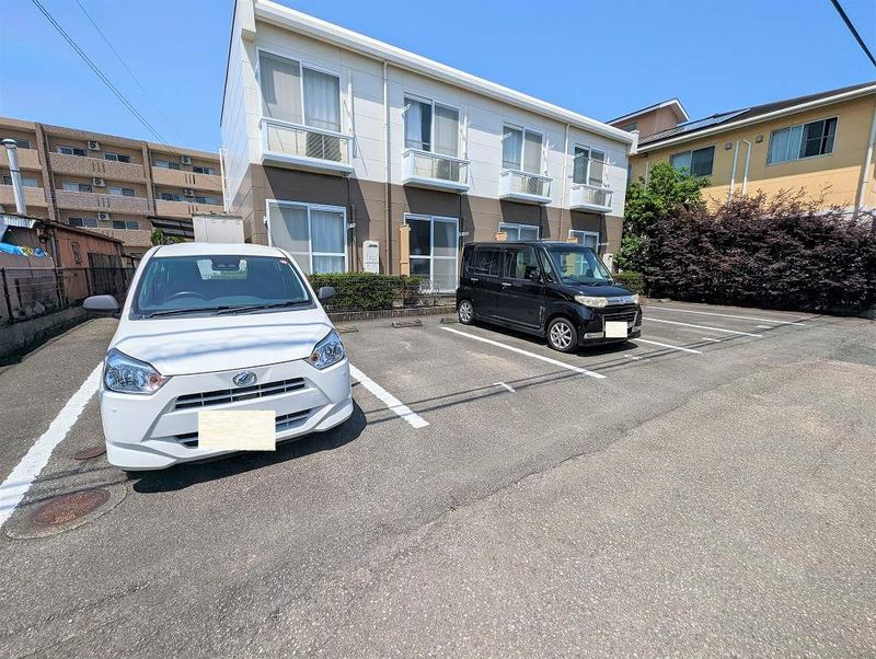 レオパレスフェニックスｉｎ波島 駐車場