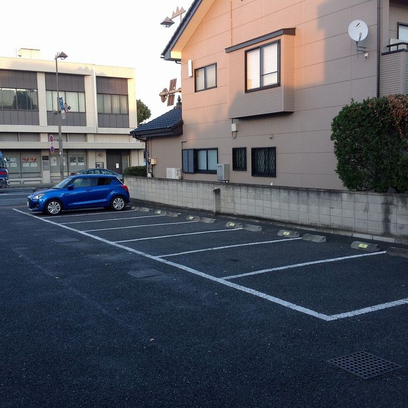 レオパレスケレス 駐車場