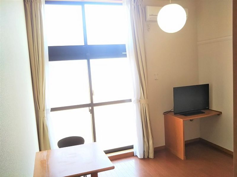 レオパレス西船ガーデンコート 居間