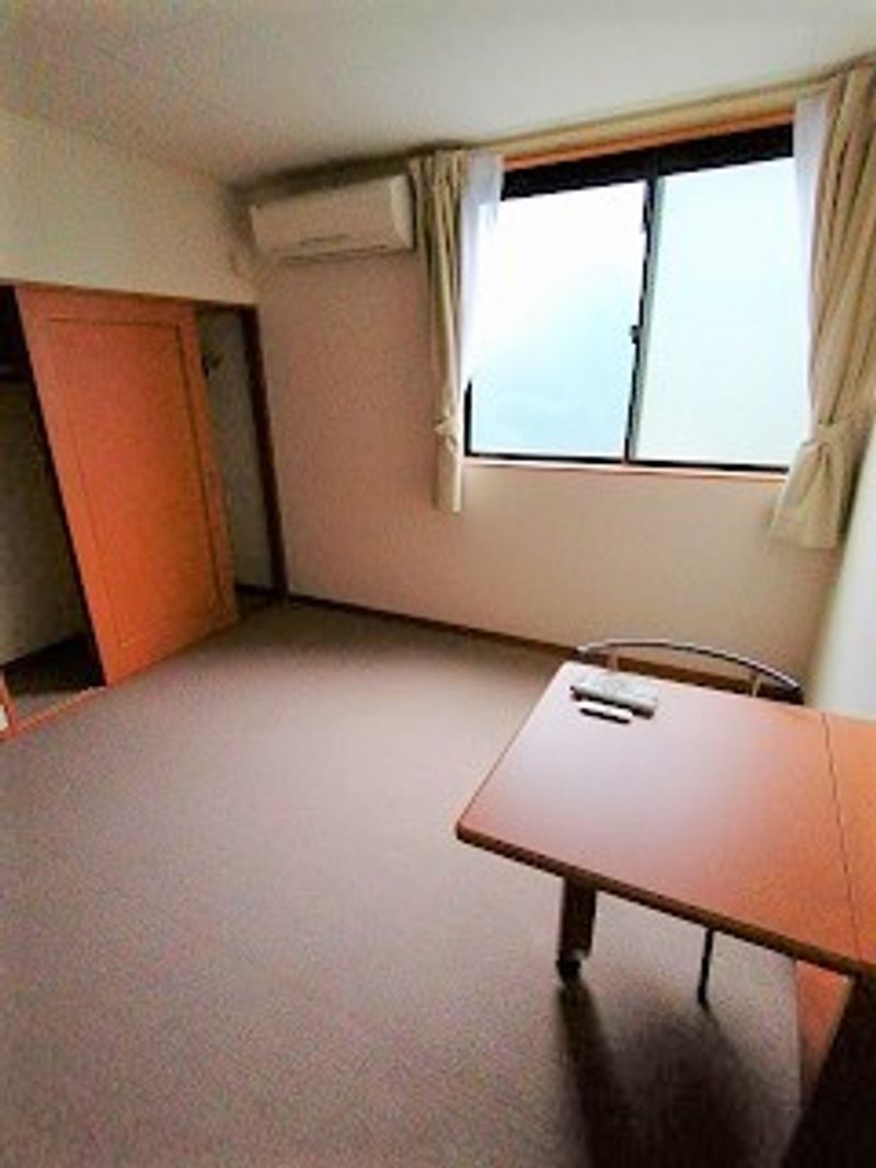 レオパレス幸 居間