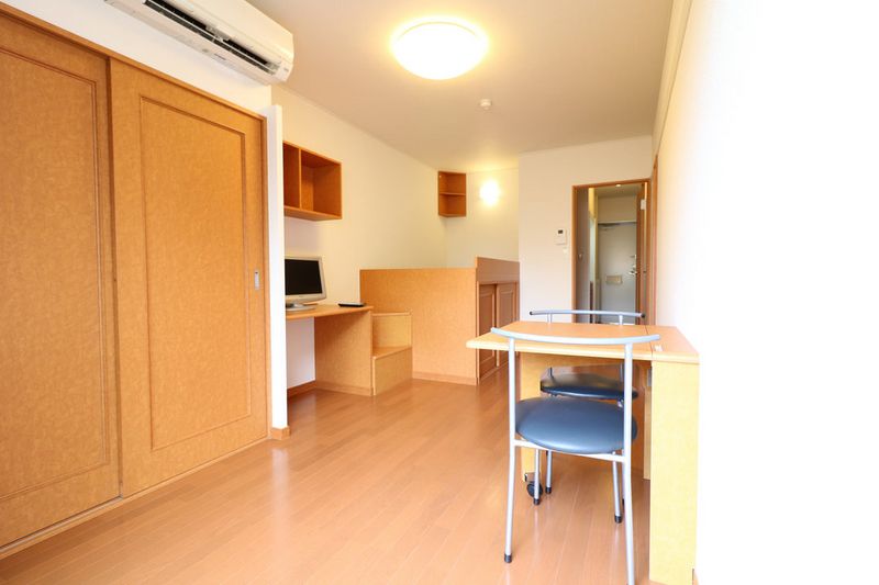 レオパレスプチトマト 居間