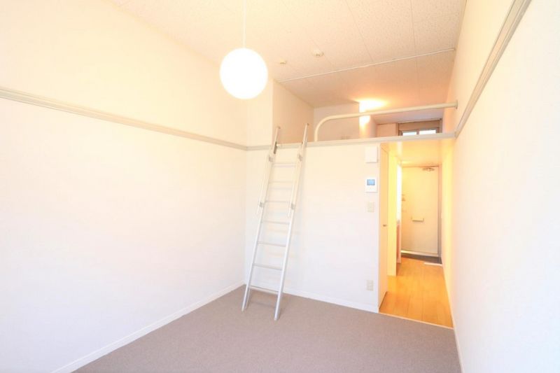 レオパレスクレスト 居間