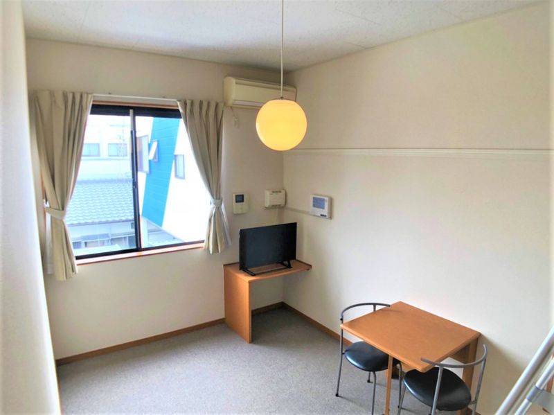 レオパレス紫原 居間