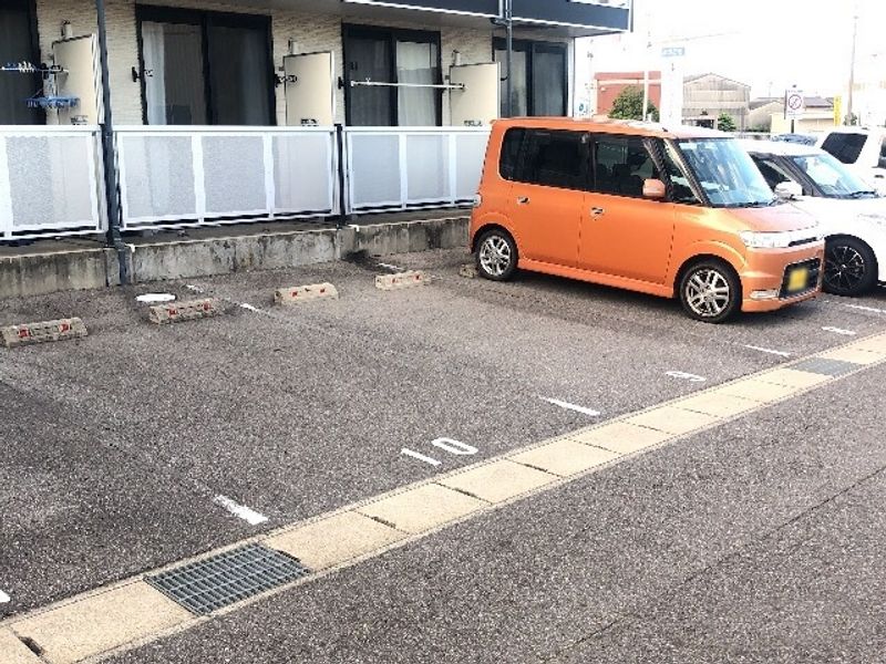 レオパレスコモダ宇頭Ⅱ 駐車場