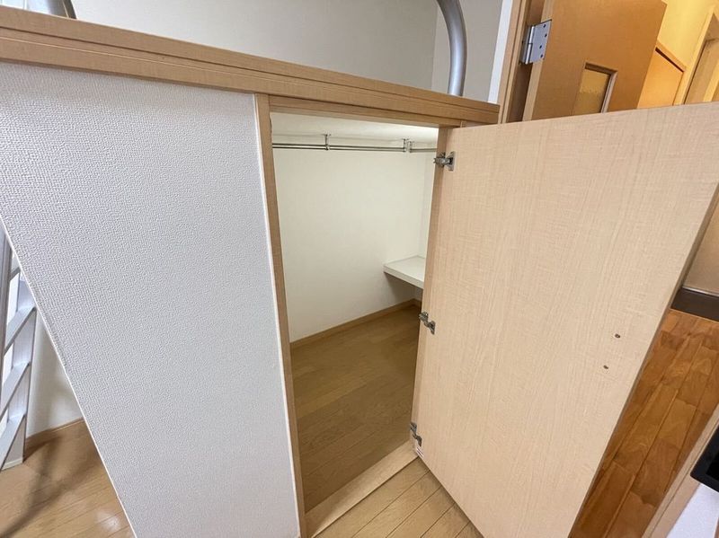 レオパレステルヌーラ彦根 収納