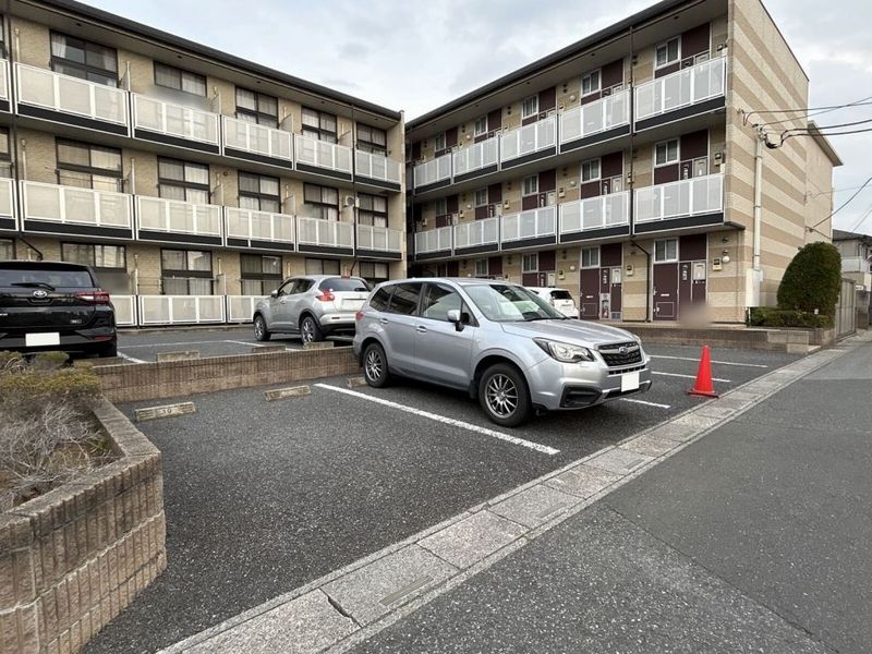レオパレスＭＬハロープラザ 駐車場