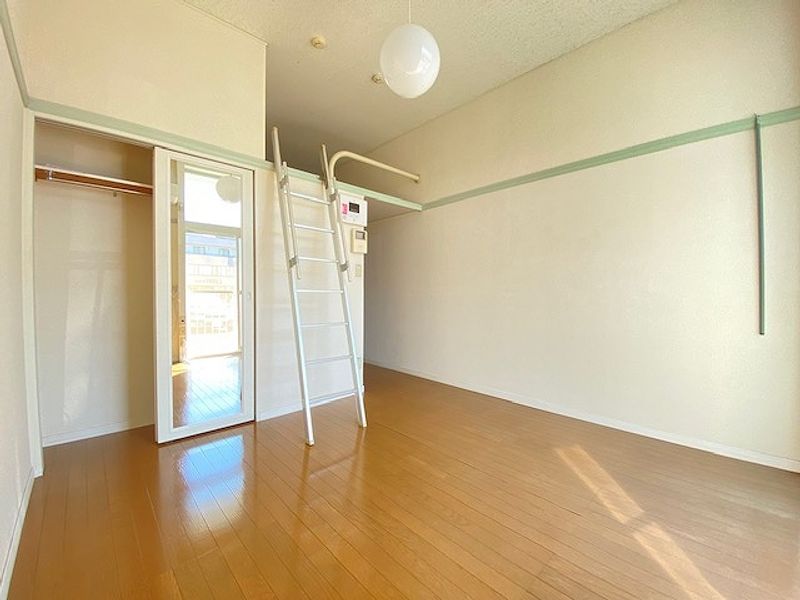 レオパレスネッスル小松 収納