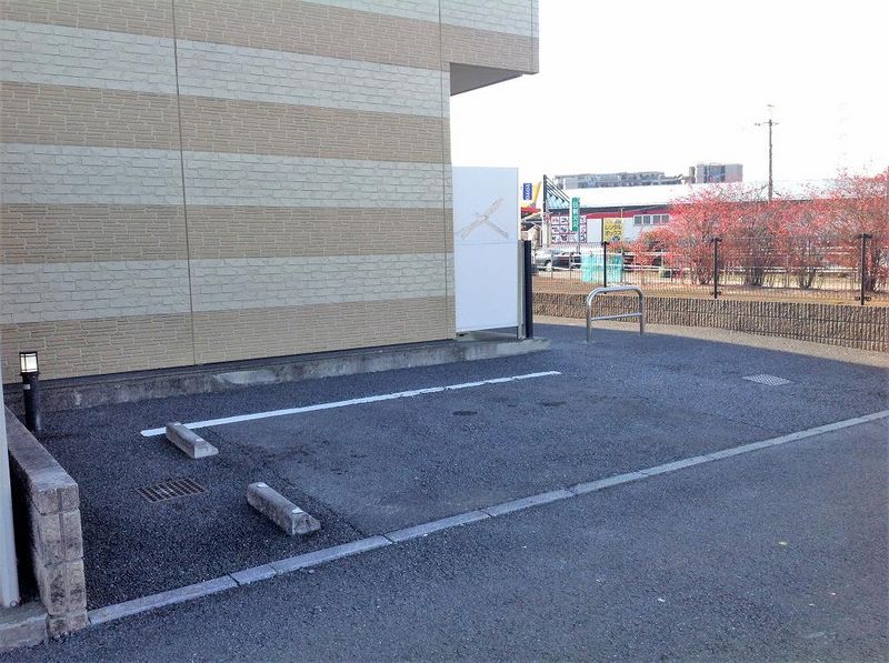 レオパレスメープル 駐車場