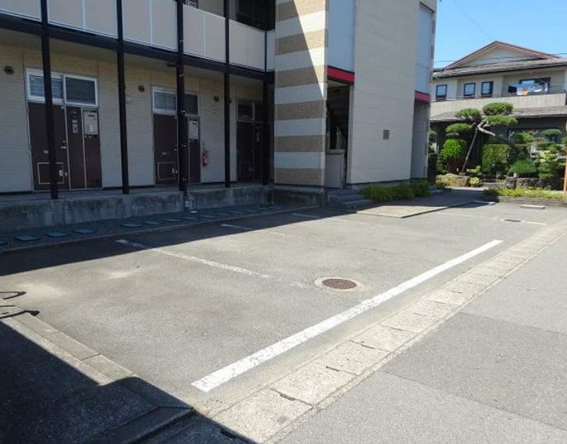 レオパレスメイチョロ千代田町 駐車場