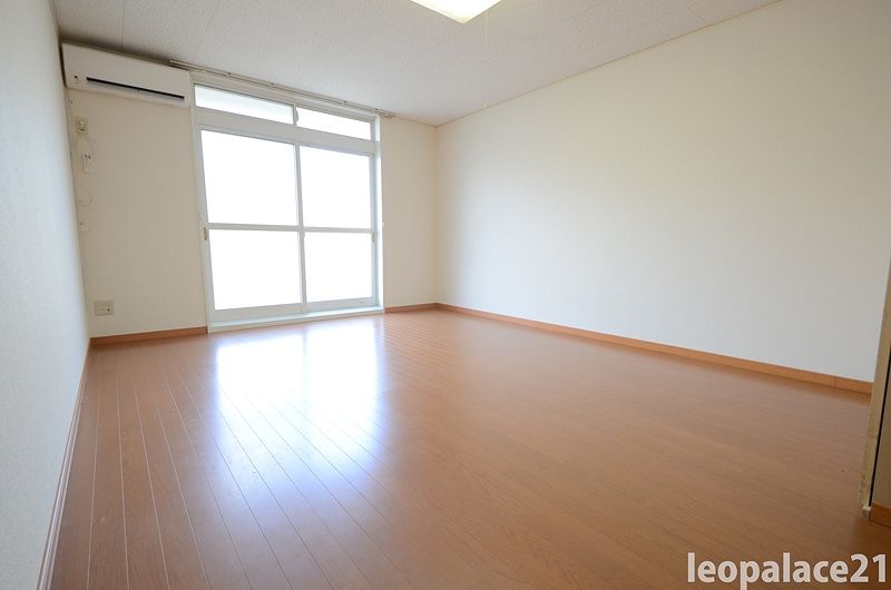 leopalace Futsukaichi Chuo 客厅