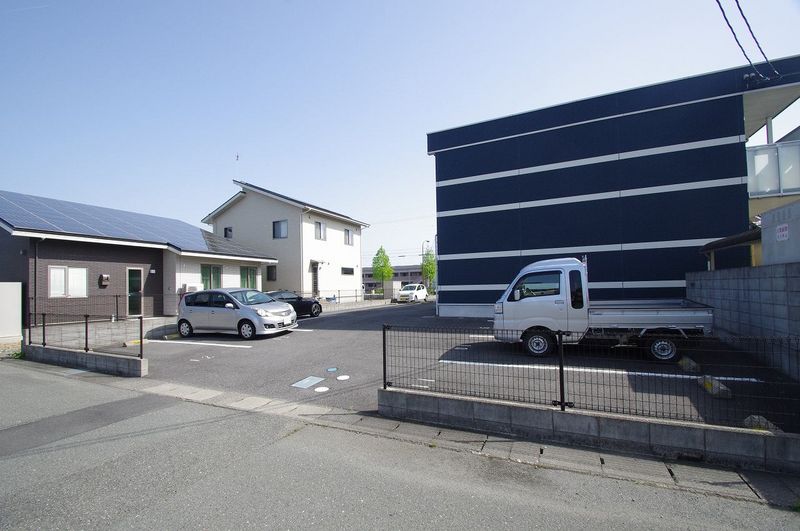 レオネクスト安井川 駐車場