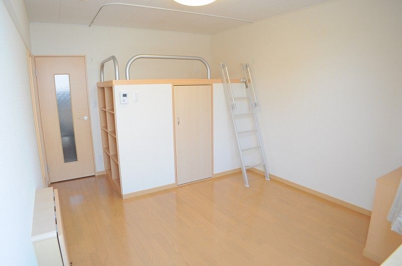 レオパレス大陽伍番館 居間