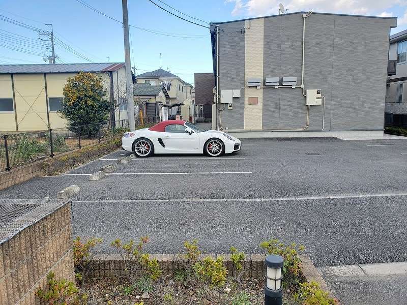 レオパレス第二吉兵衛ハウス 駐車場