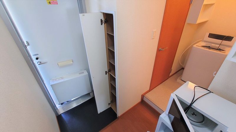 レオパレスやのい 玄関