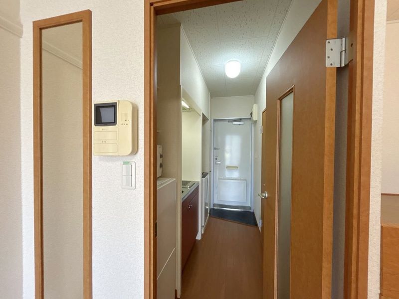 レオパレス柏屋 玄関