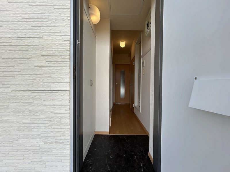 レオパレス神無月 玄関