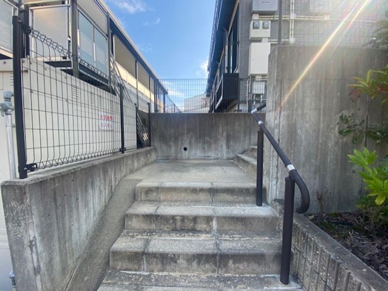 レオパレスワイズ　０１ エントランス