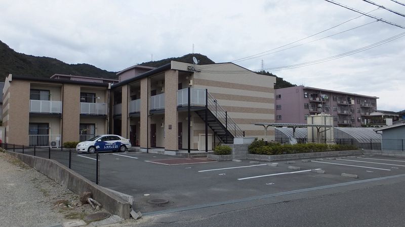 レオパレスＧａｒｄｅｎＰｌｏｔ 駐車場