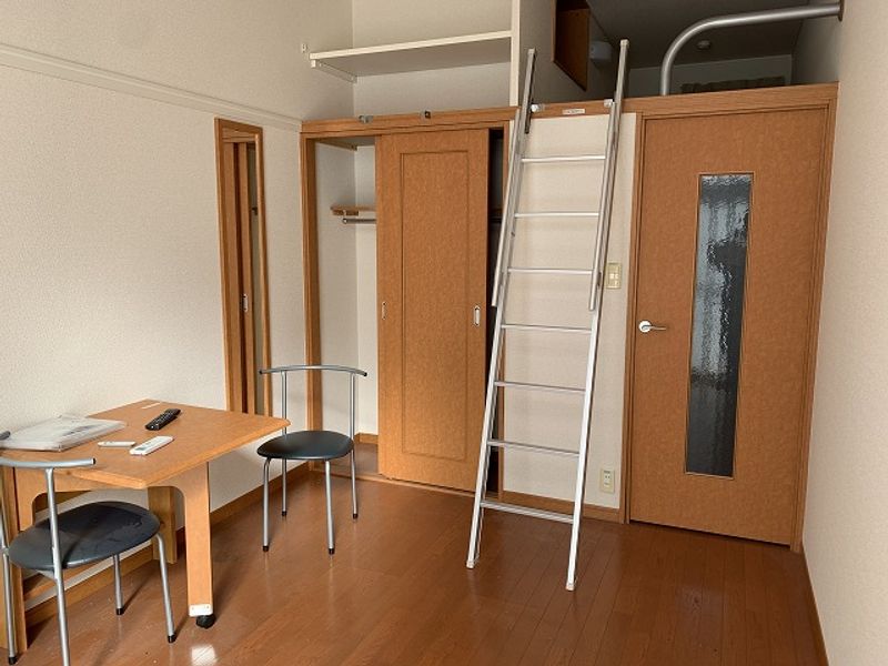 レオパレスサンシティー 居間